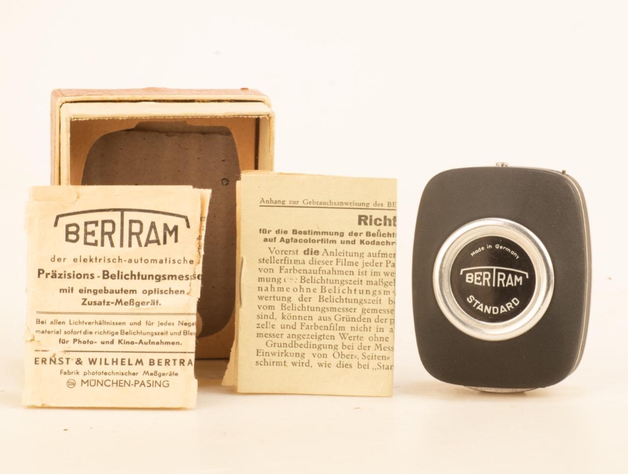 THE BERTRAM “STANDARD” LIGHTMETER – BOX, LEATHER CASE & PAPERS C1950 REF:9678V