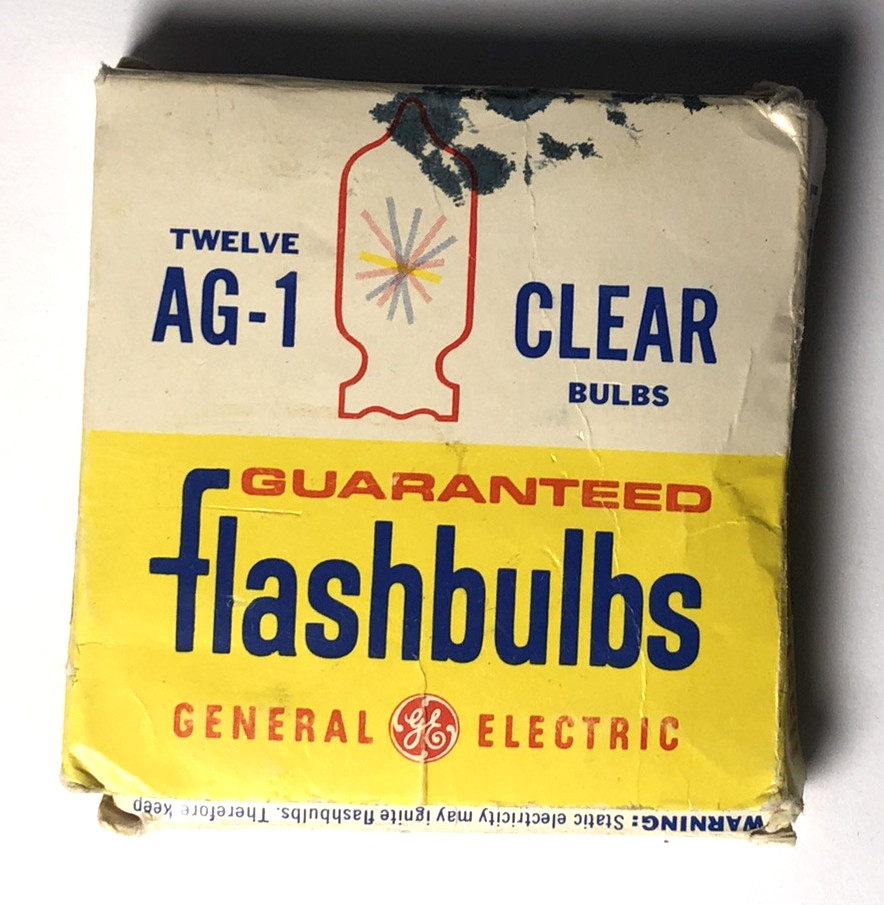 Genral Electric GE AG1 Camera Flashbulbs 12 Bulbs 9 Clear 3 Blue UNUSED Bulbs