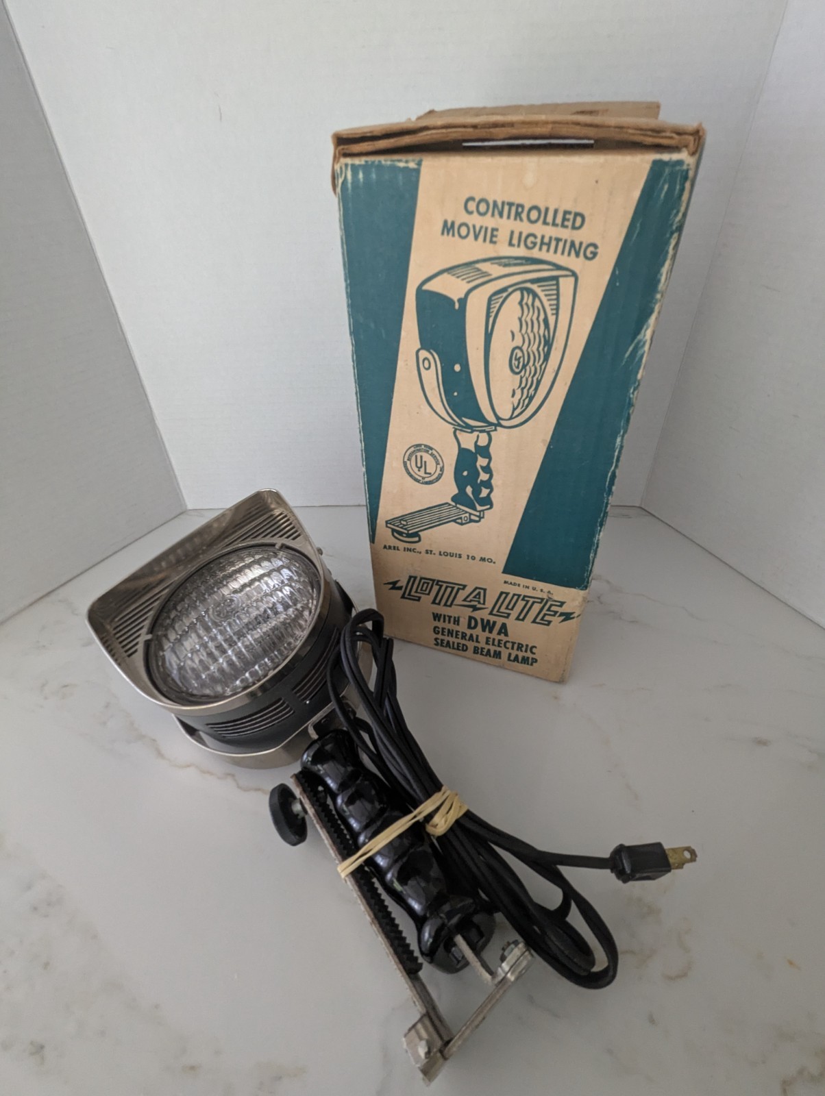 Vintage Arel Lotta-A-Lite No. 100 Controlled Movie Light w/DWA GE Sealed Lamp