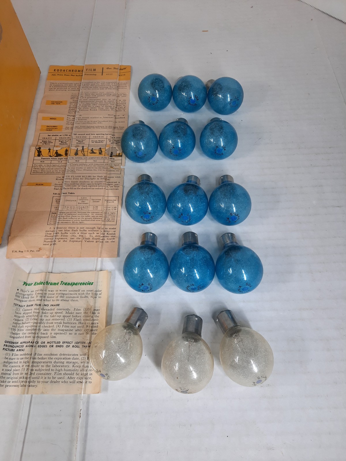 Vintage SYLVANIA P25 Clear /Blue Flash Light Bulb Kodak DuoFlex IV Box Camera