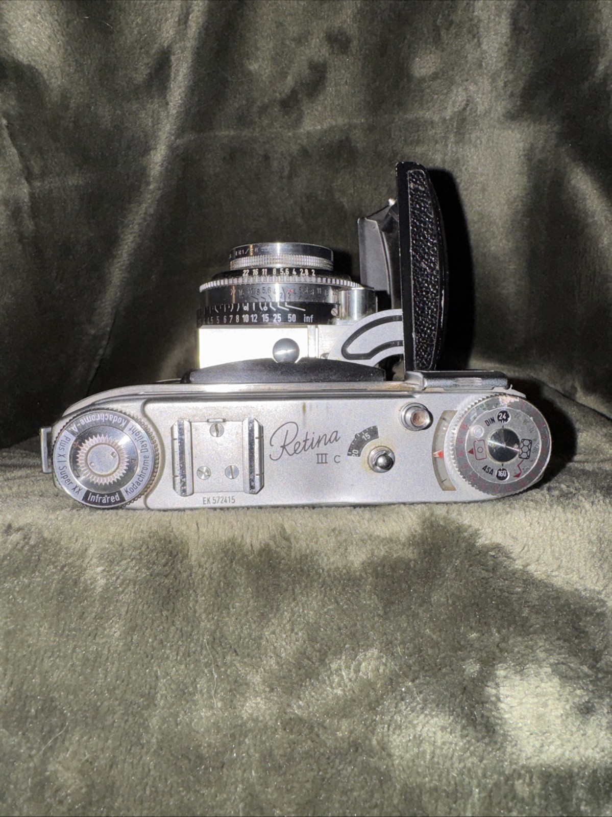 Kodak Retina IIIc w Kodak Bag, Kodalite Flasholder, Bulbs, And Light Reader.