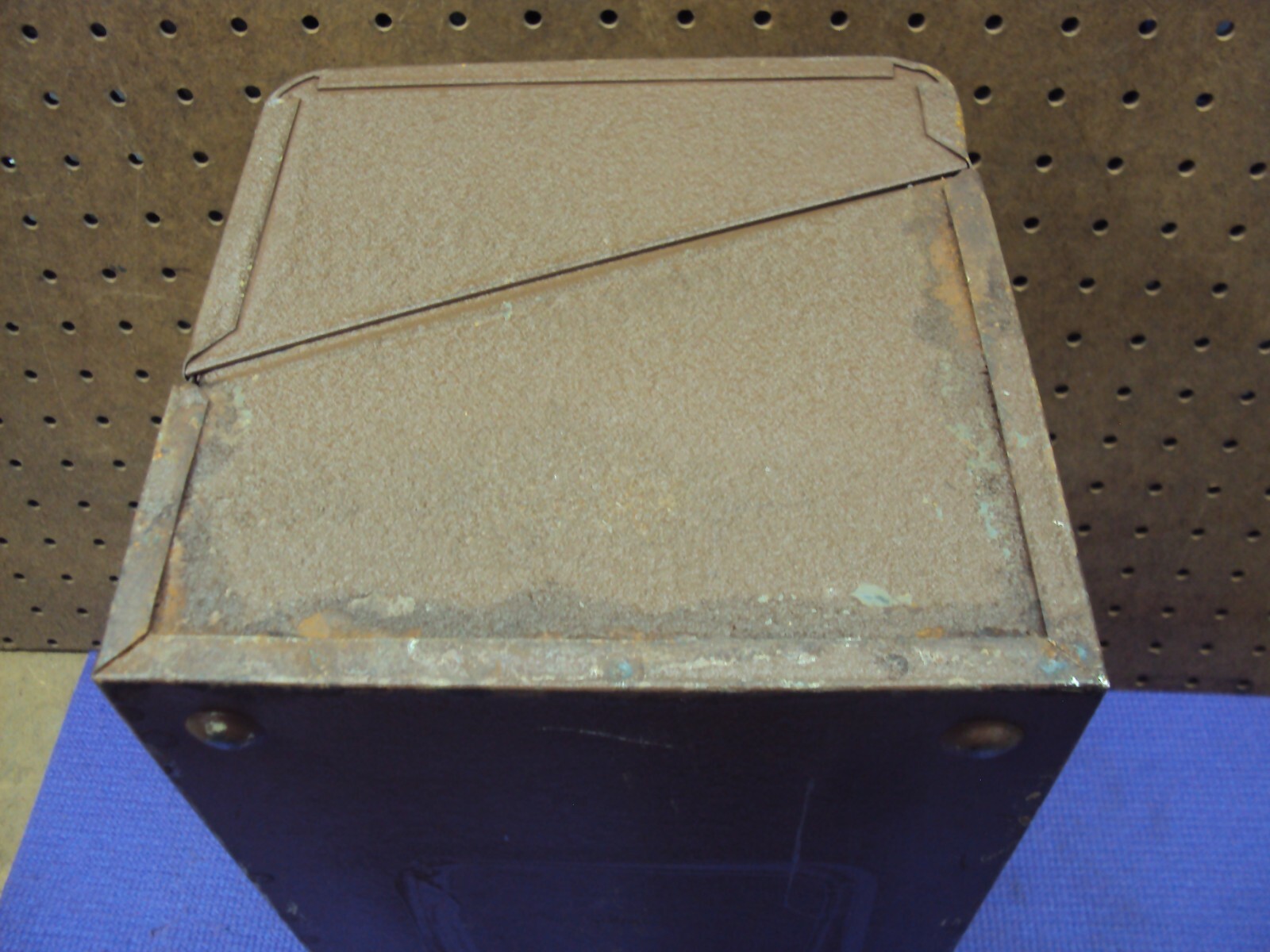 Vintage 7 or 5 Inch Film Reel Canister Case. Holds 12 Canister. Good Condition.