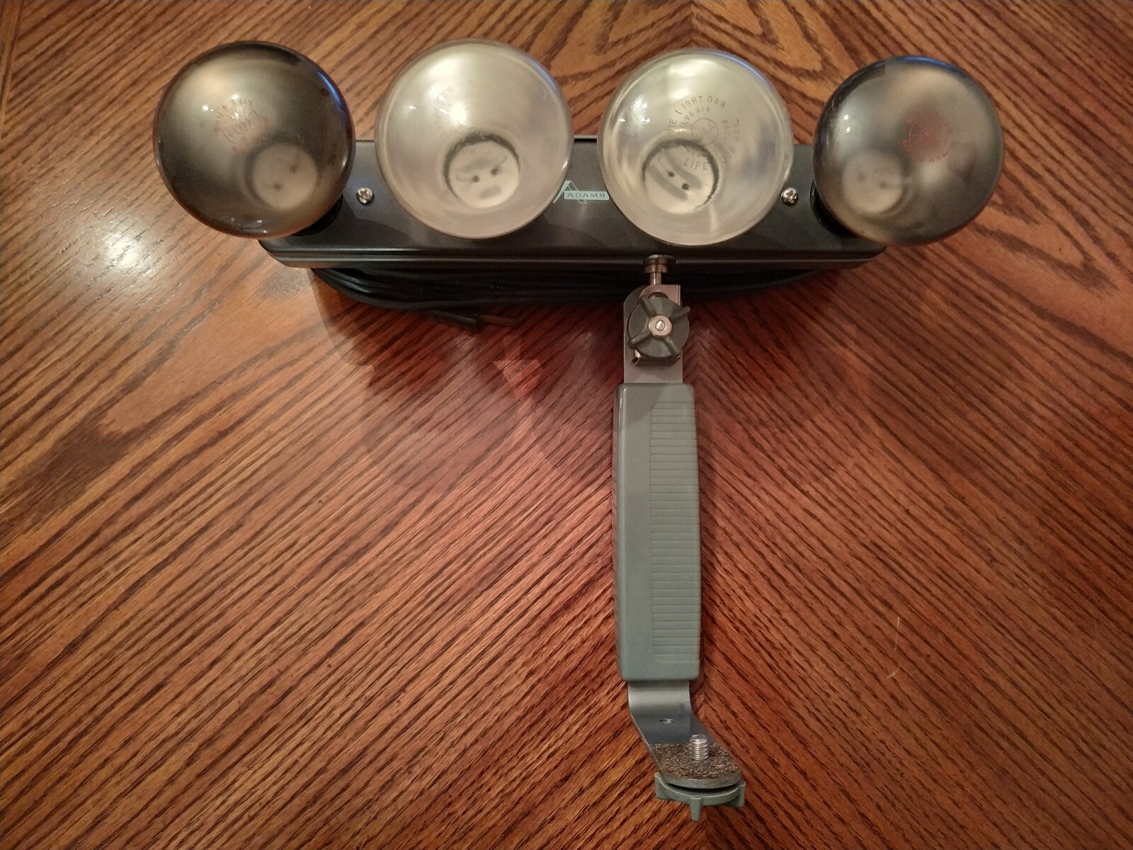 VINTAGE ADAMS GL101AW EXPOSURE LIGHT BAR FOR INDOOR COLOR MOVIES 800W MAX
