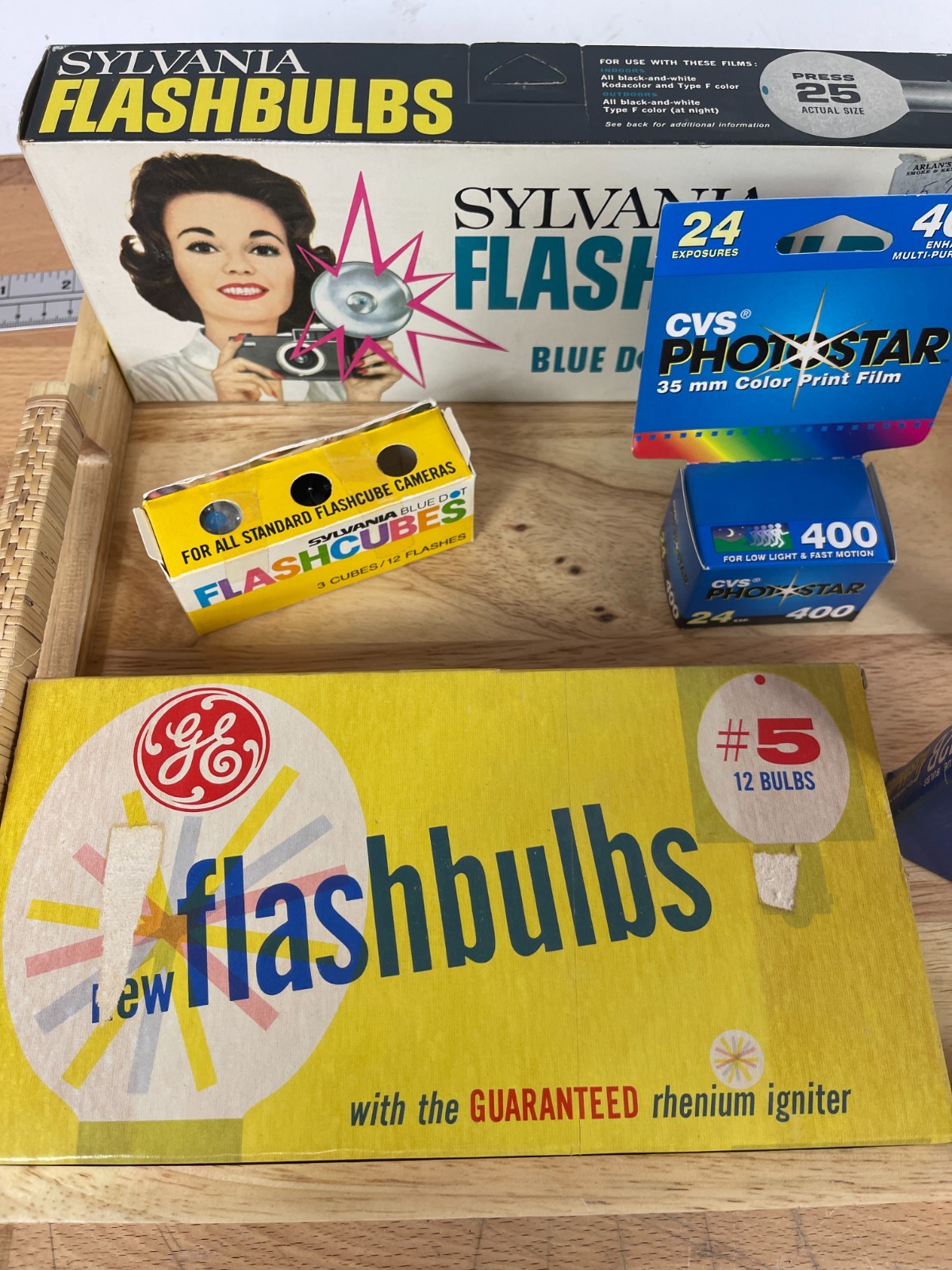 Vintage Flashbulb & Film Lot GE Sylvania Press 25 M2B M3 Flashcubes Expired 35mm