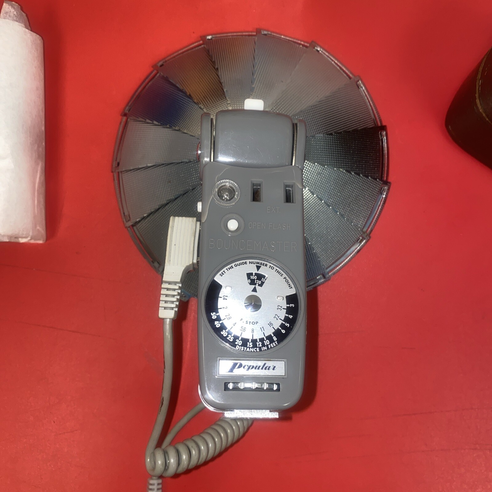Vintage Accura Bounce Master Pocket Fan Flash Camera Photography & 7 Flash Bulbs