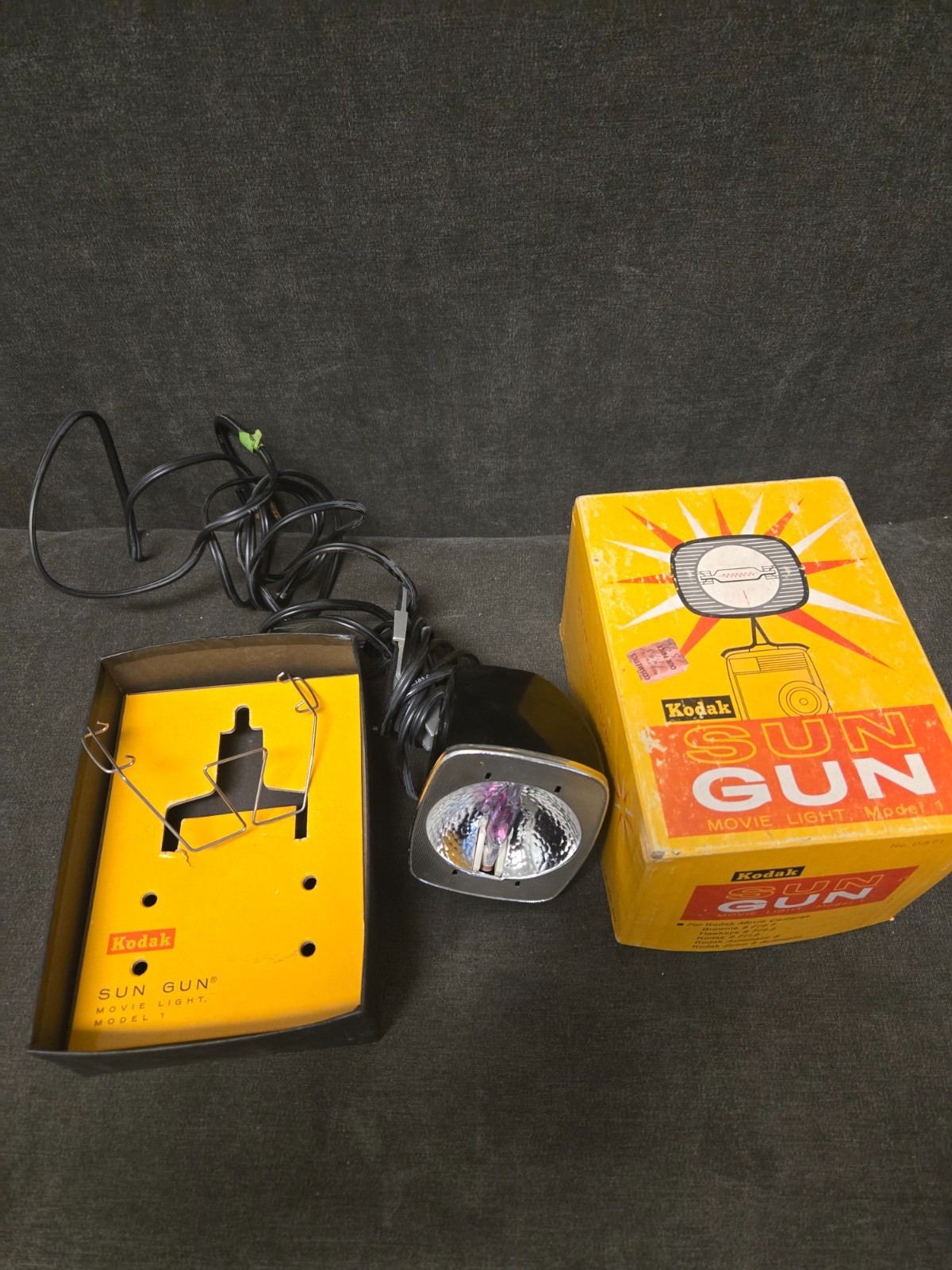 Vtg. Kodak Sun Gun Movie Light WORKS ! Box for Brownie & Hawkeye 8mm