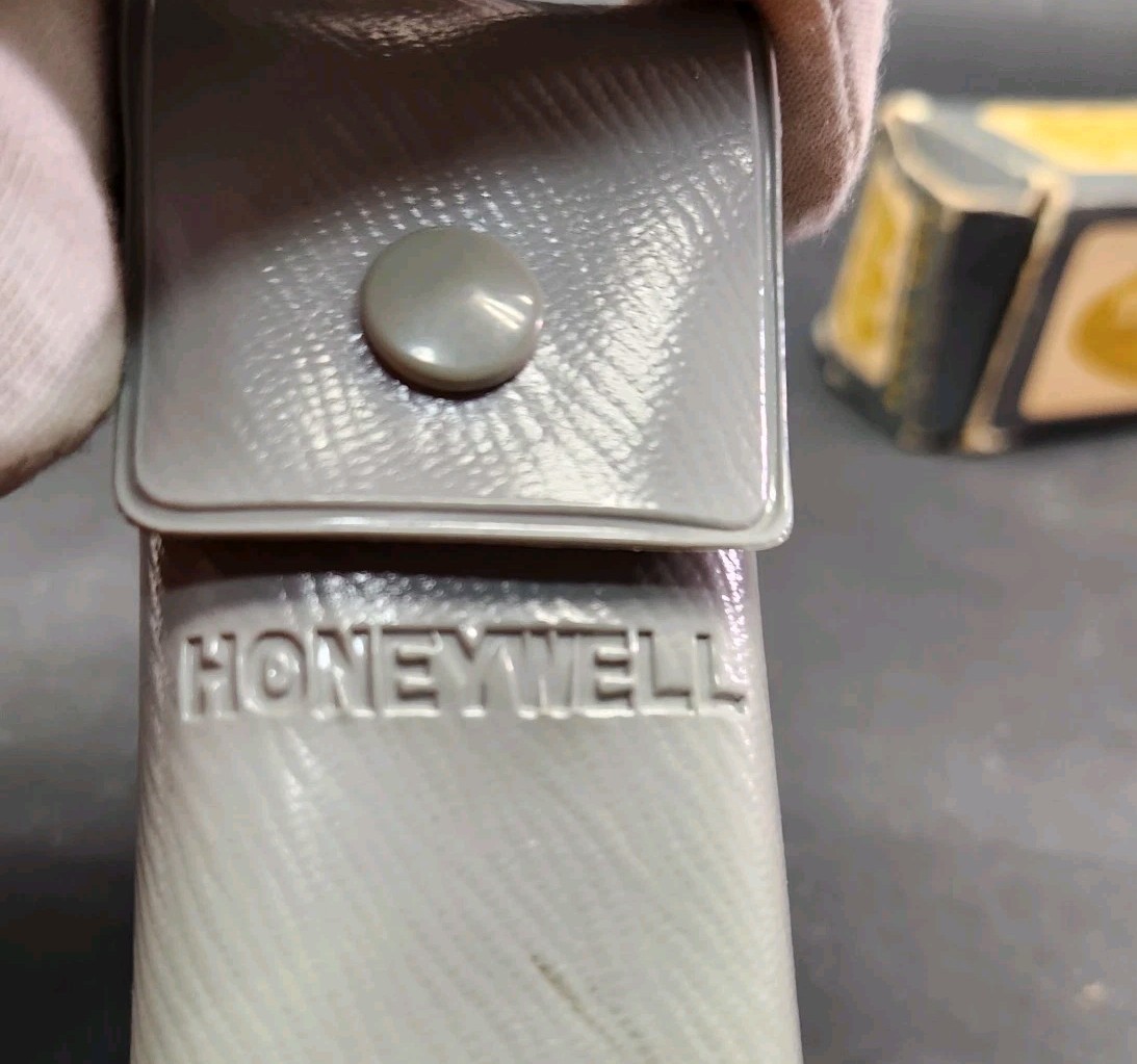 Vintage Honeywell Tilt-A-Mite Camera Flash Unit Made in Japan With Case & Box