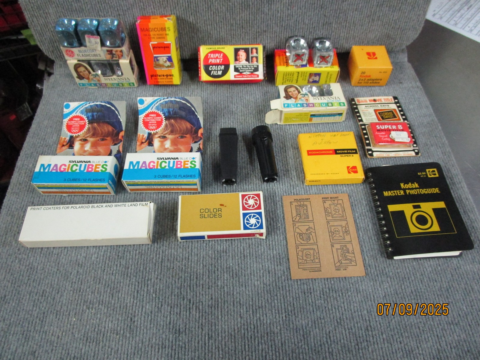 Lot Vintage Camera Flash Bulbs & More