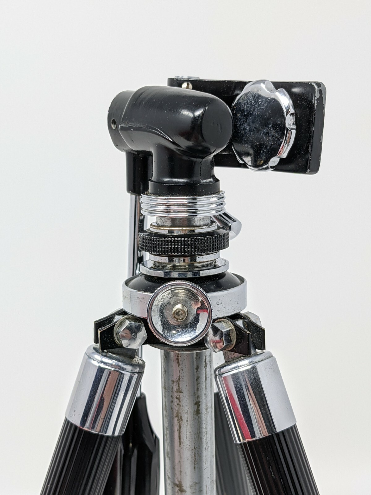 Vintage Adams Compact Tripod 8 Section Elevating Type 67-2145 W/ Carrying Case