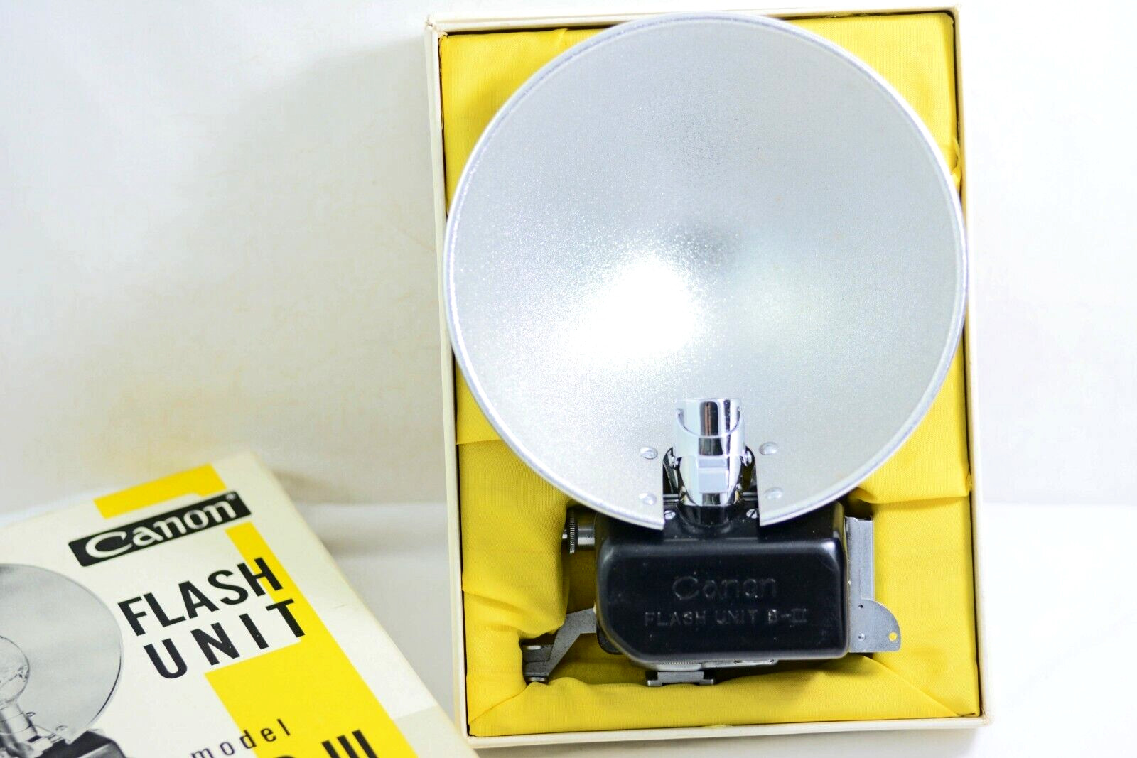RARE VINTAGE CANON MODEL B-III RANGEFINDER CAMERA FLASH (NEW IN BOX)
