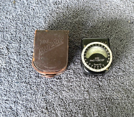 Vtg. Mini Photoscop Photo Electric Exposure Light Meter w/Case Germany Untested