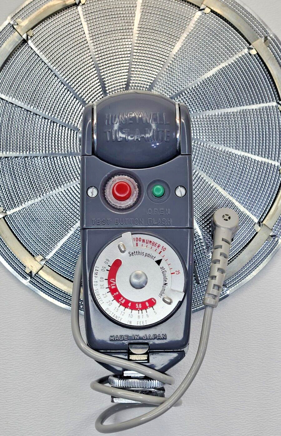 Vtg Honeywell Photo Products TILT-A-MITE Camera Flash Fan Fold Reflector w/ Case