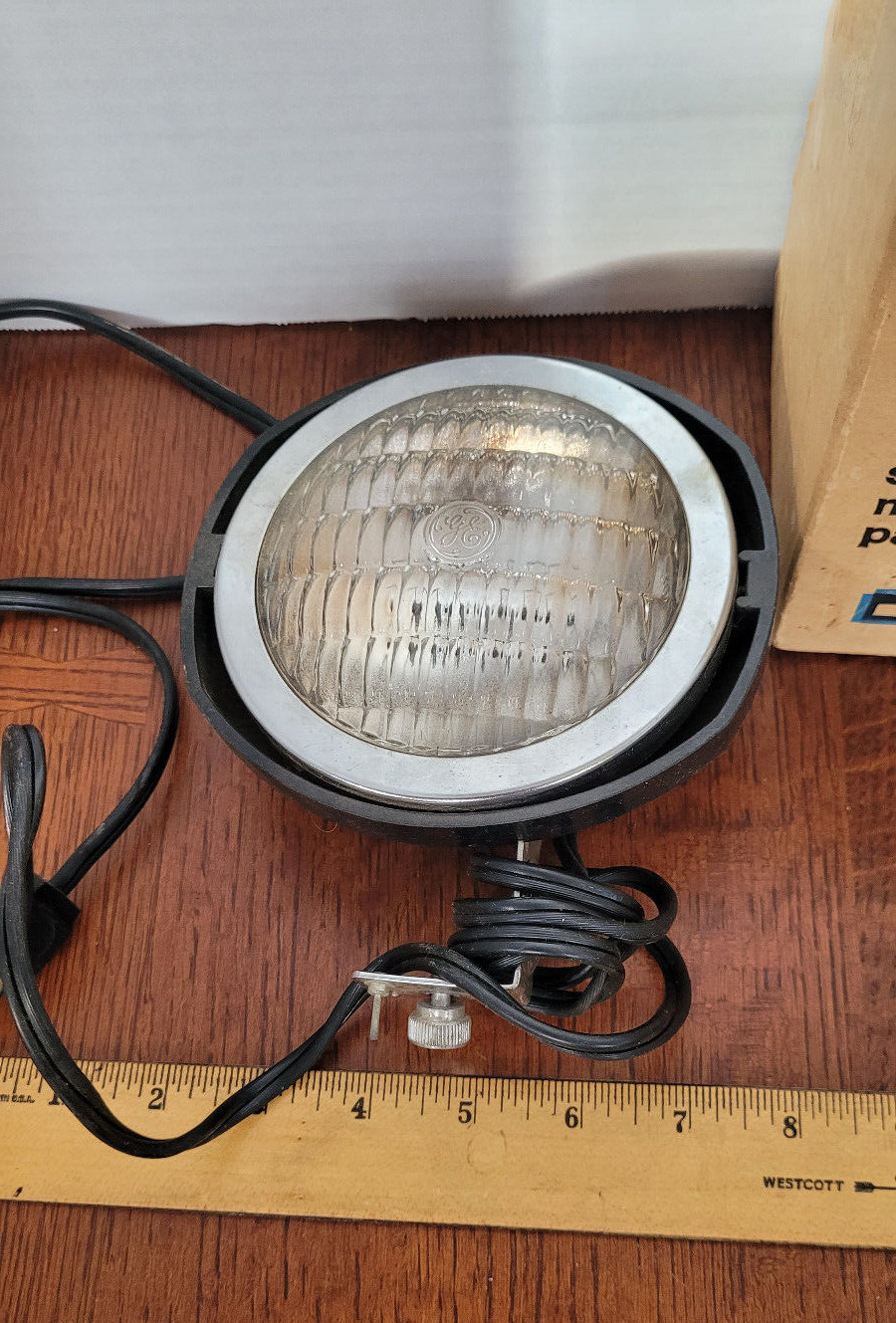 Bell & Howell Super 8 Movie Light #41969 untested with box