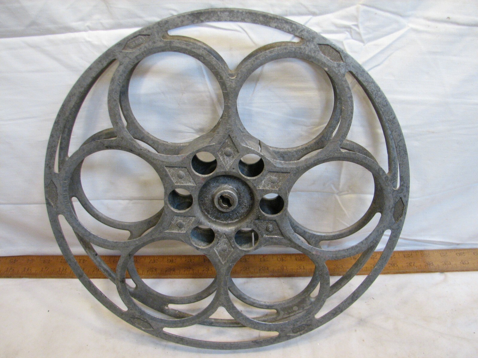 Vintage Goldberg Bros 35mm Cast Metal Film Movie Theater Reel 20 Min 15″ Decor