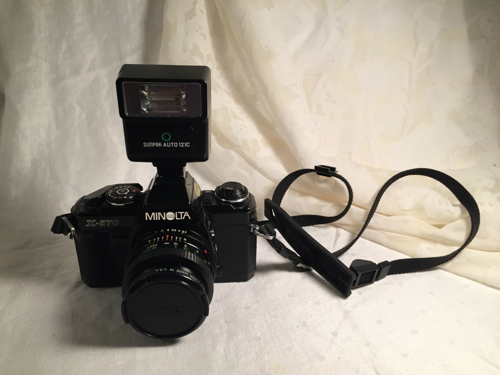 Minolta X-570 35MM SLR Camera &MD Celtic Telephoto Camera Lens SunPak Auto Flash