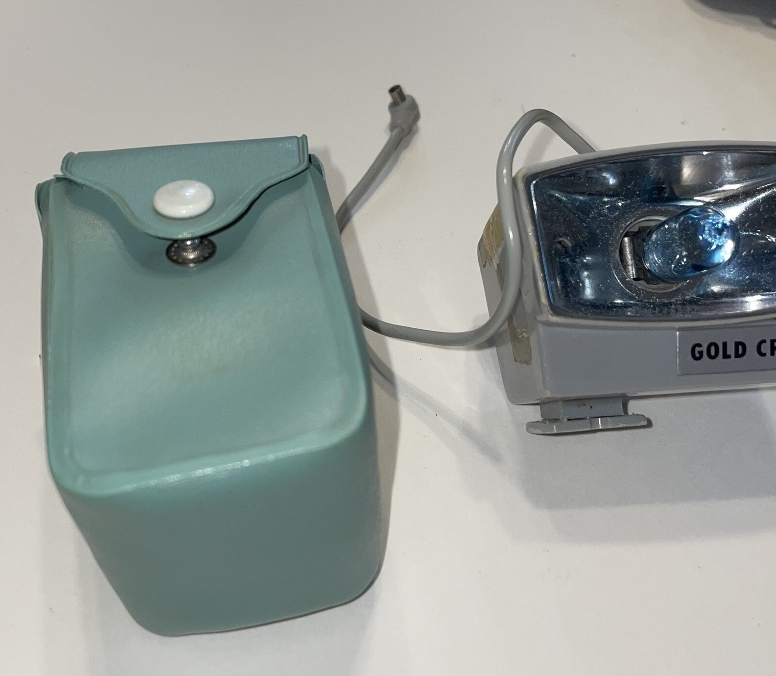 Vintage Gold Crest Camera Flash Attachment – From Japan – Comes With Case.
