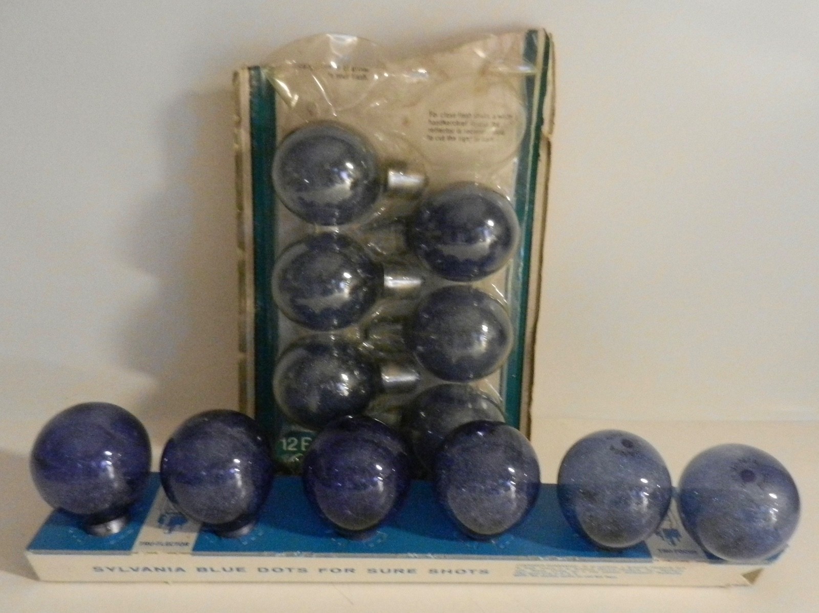 Vintage New Old Stock Sylvania Press 25 and 25B Blue Dot Flashbulbs