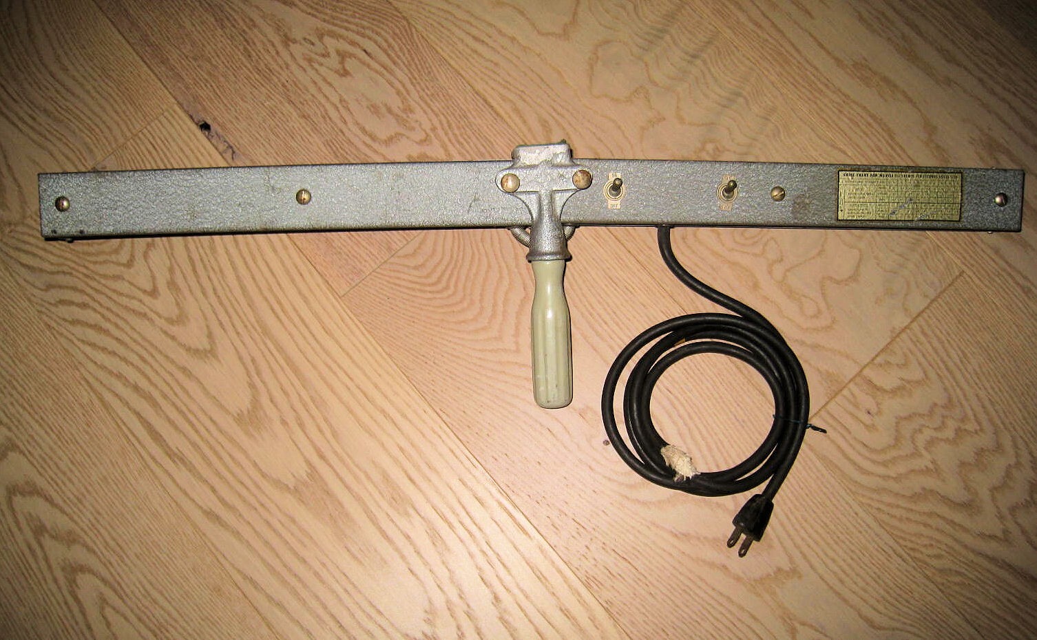 Arrow COMPACT-O-LITE Movie Photography Four Light Bar, Camera Mount, Handle Grip
