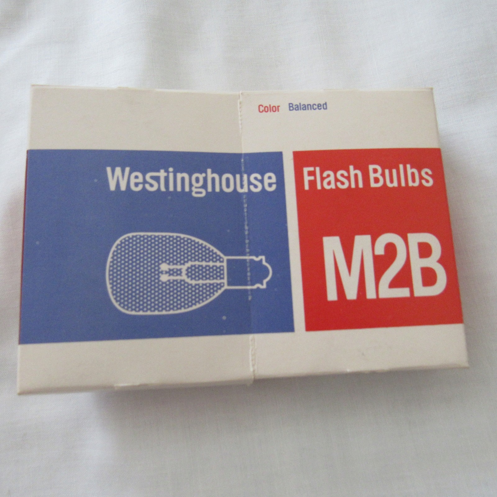 Vintage Lot of 12 Westinghouse Flash Bulbs M2B, 4 GE No 5 Flash Bulbs 6 GE Cubes