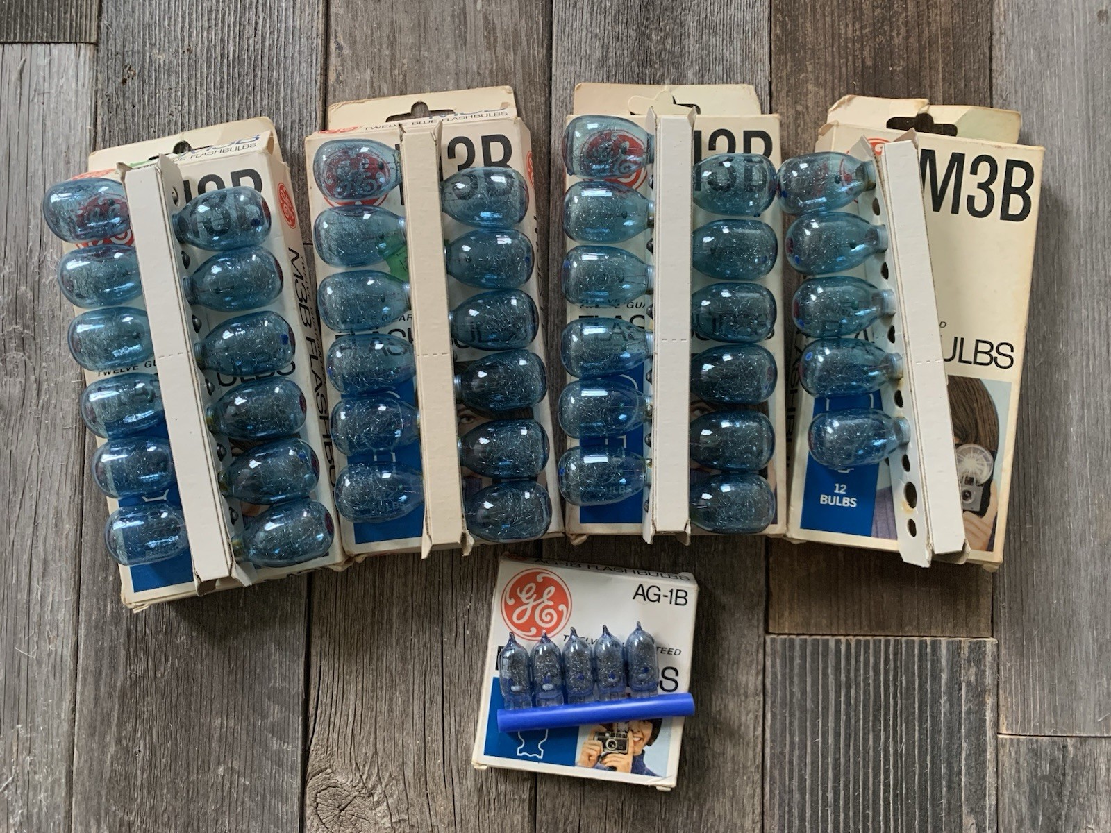 Vintage GE M3B Lot of 42 + AG-1B 5 FLASHBULBS for Film Cameras General Electric