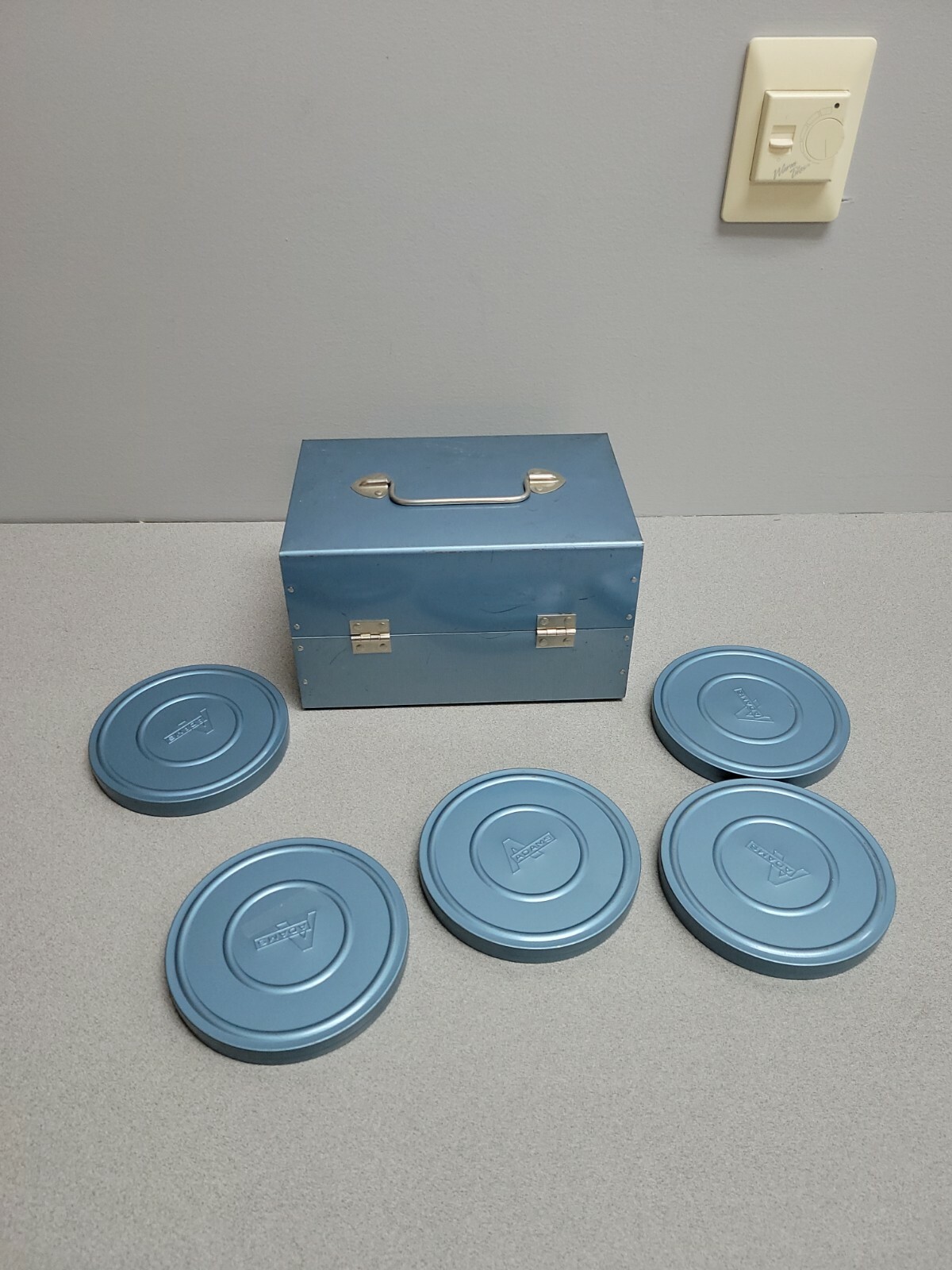 5 Film Metal Cases & Reels in Portable Holder Box Blue