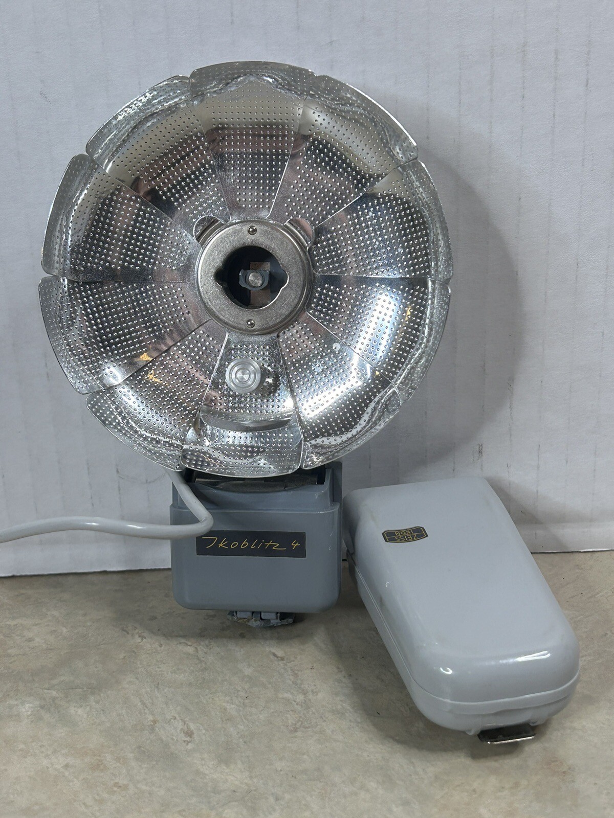 Vintage ZEISS IKON Ikoblitz 4 in Original Box Germany, No Bulb