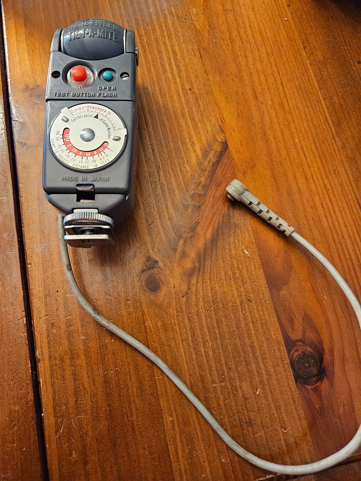 Vintage Honeywell Tilt-A-Mite Collapsible Flash Unit Untested