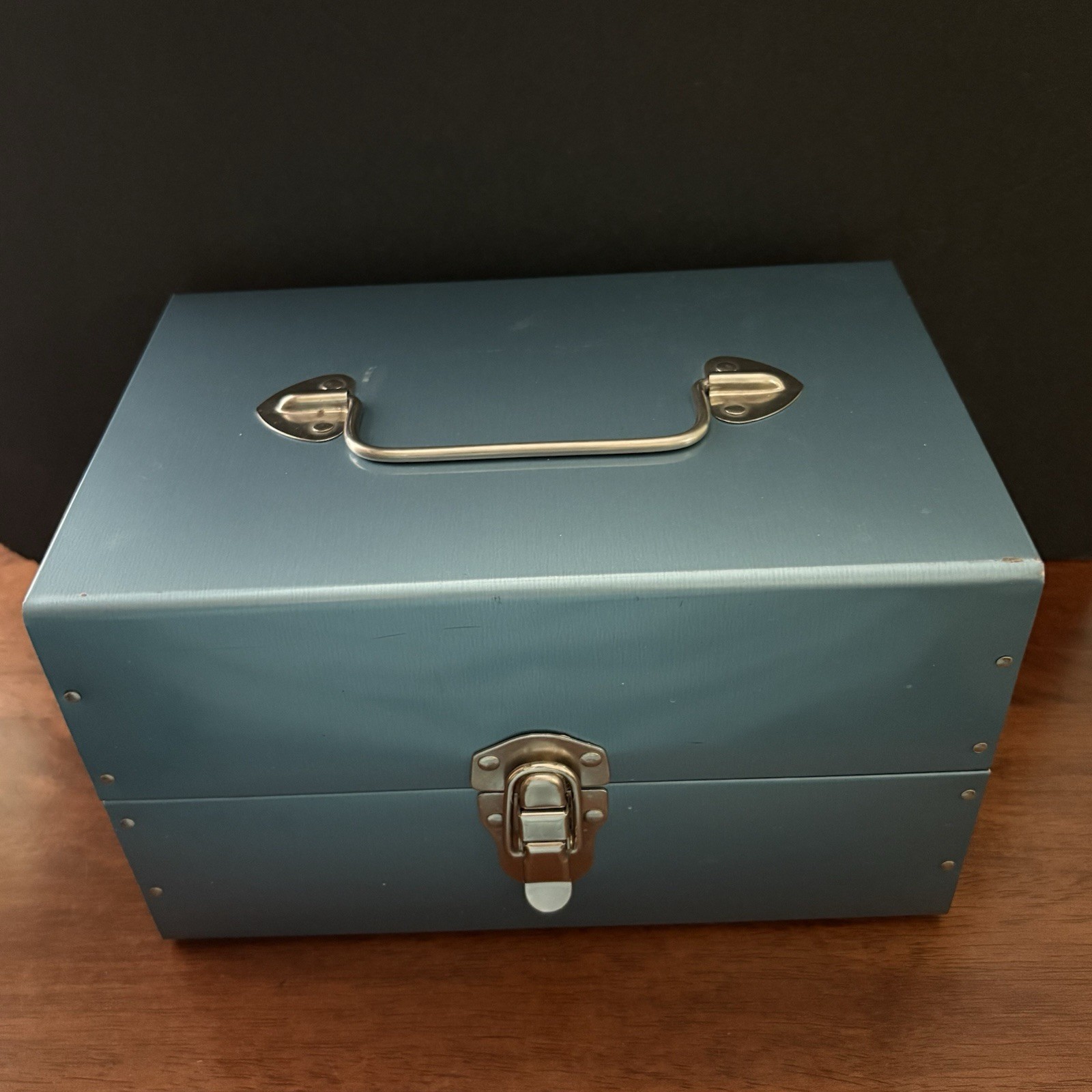 Vtg Blue Metal 8MM Film Case for 5″ Reels – Includes 6 Adams Canisters & Reels