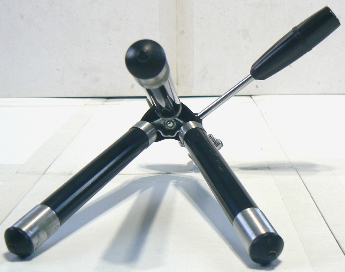 G 6137 Compact Telescoping Tripod Made in Japan Vintage 8″ – 46″