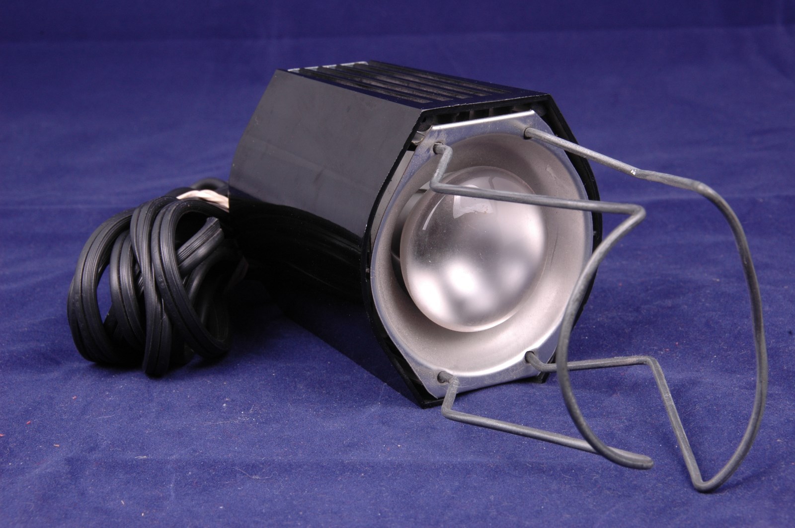 Kenco Model 3000 Movie Light, Lamp Type BDK, 100W 120V 60HZ-Tested