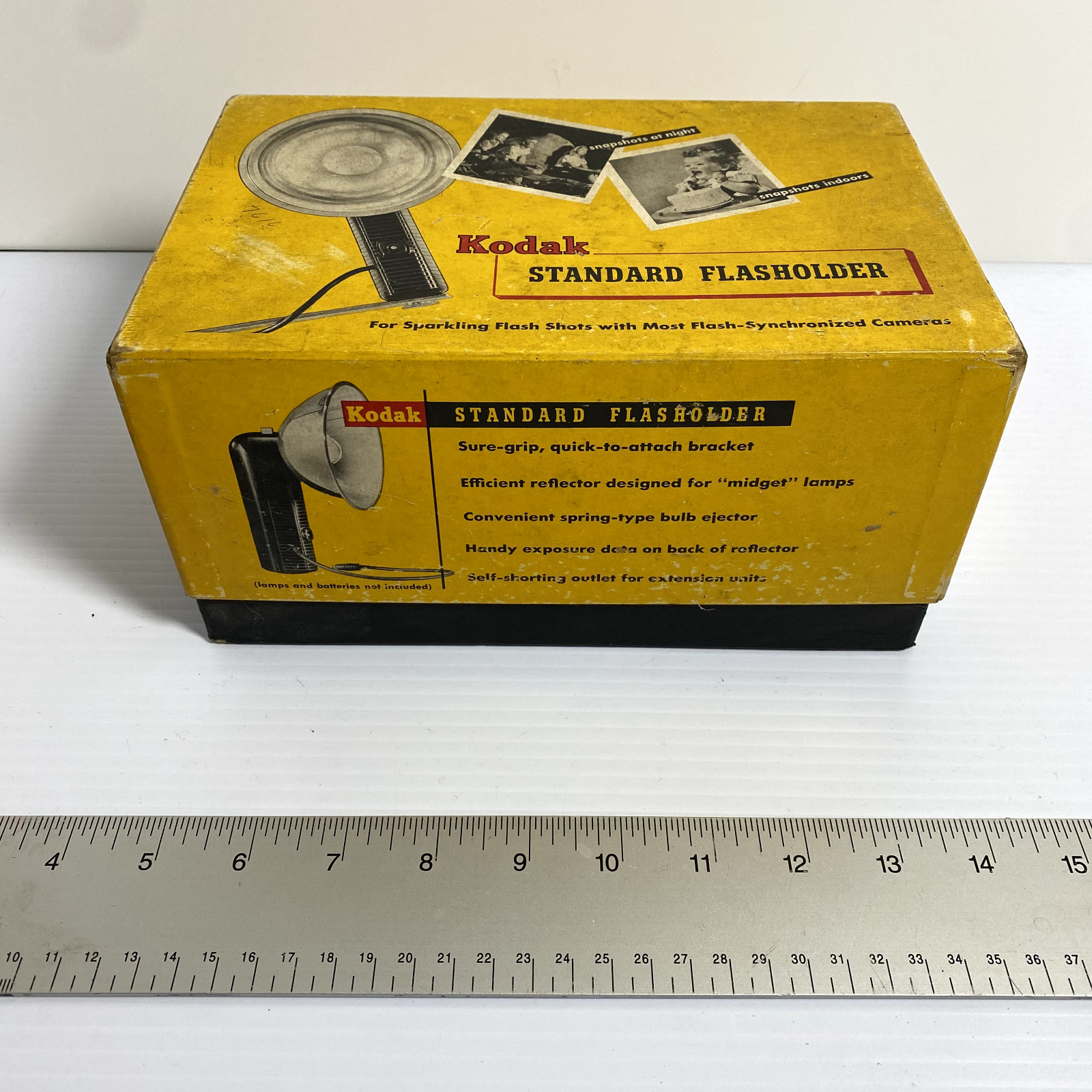 vintage Kodak STANDARD FLASHHOLDER in original box + GE Flash Bulbs (untested)