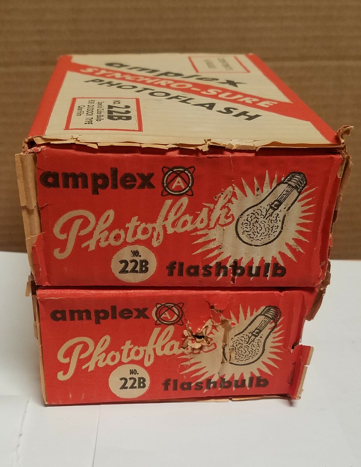 AMPLEX SYNCHRO-SURE NO.22B PHOTOFLASH BULBS QUANTITY 54 BULBS COLOR FILM