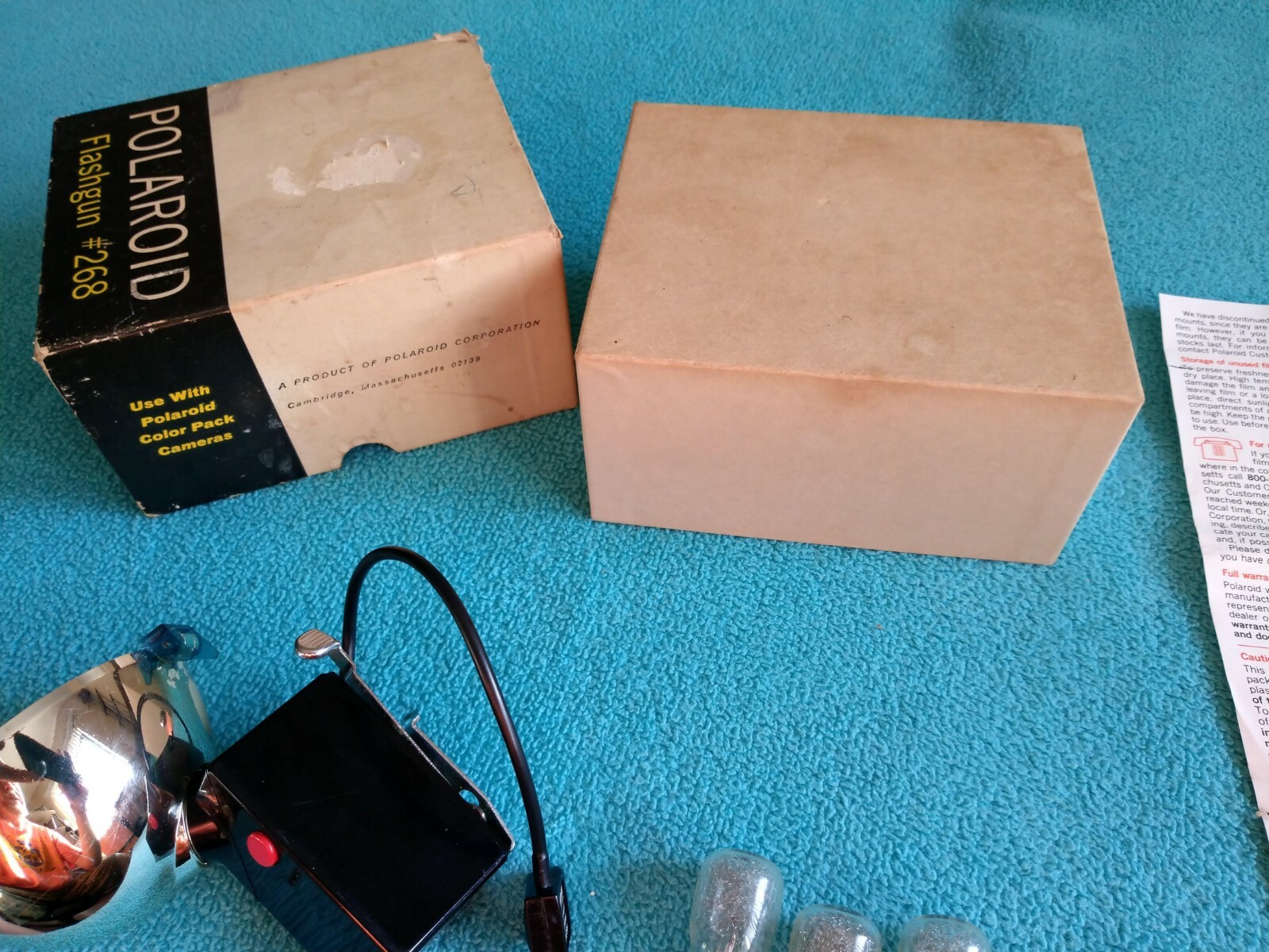 Vintage Camera Polaroid Flashgun Model #268 With Original Box and Bulbs.
