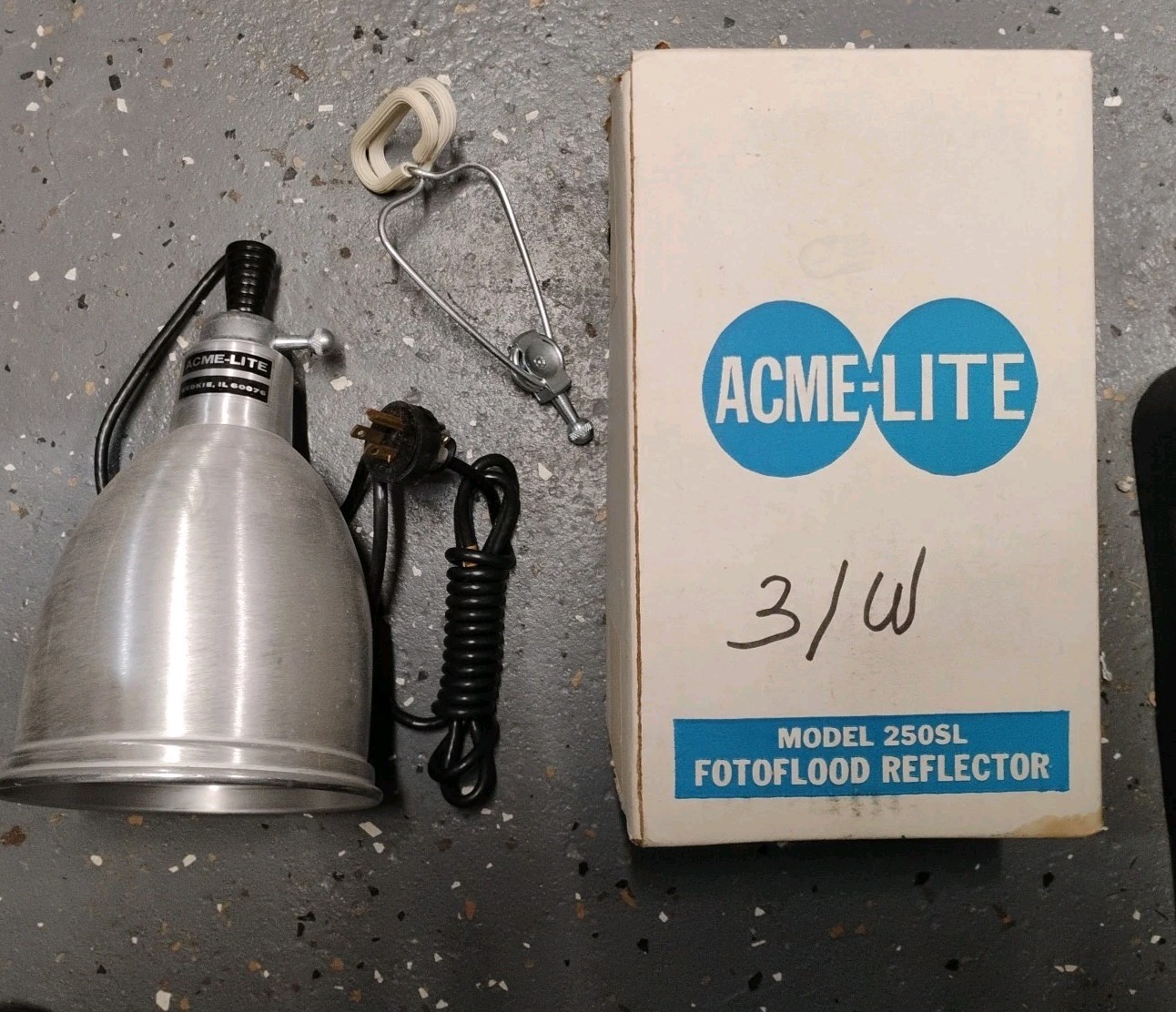 LOT OF 3 VINTAGE ACME-LITE 6′ DIA. FOTO FLOOD ALUMINUM PLUG IN REFLECTORS. NIB