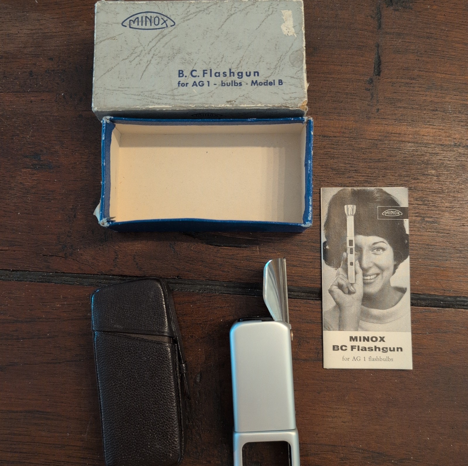Minox B.C. Flashgun Model B for AG-1 Flashbulbs w/ Case Box Great Shape
