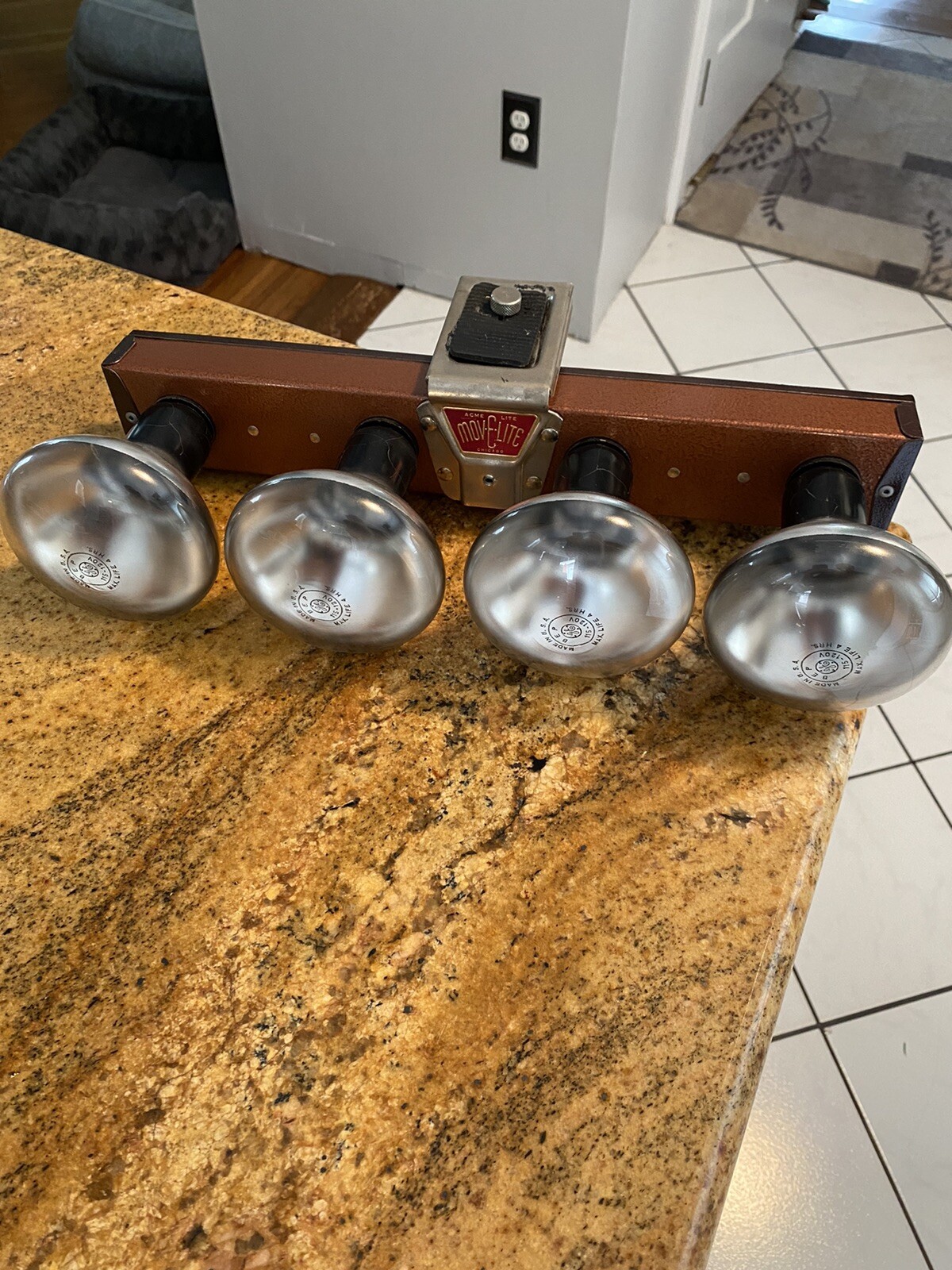 Vintage Acme Mov-E-lite mode r4