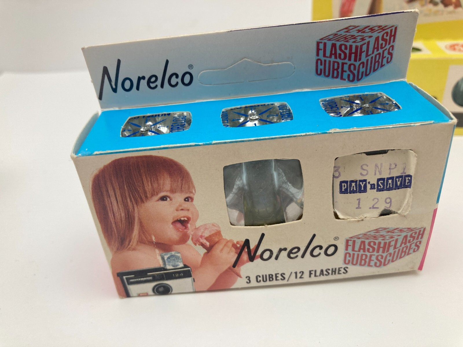 New Vintage GE Westinghouse and Norelco Flash Cubes 4 Packs Plus Some Loose Ones