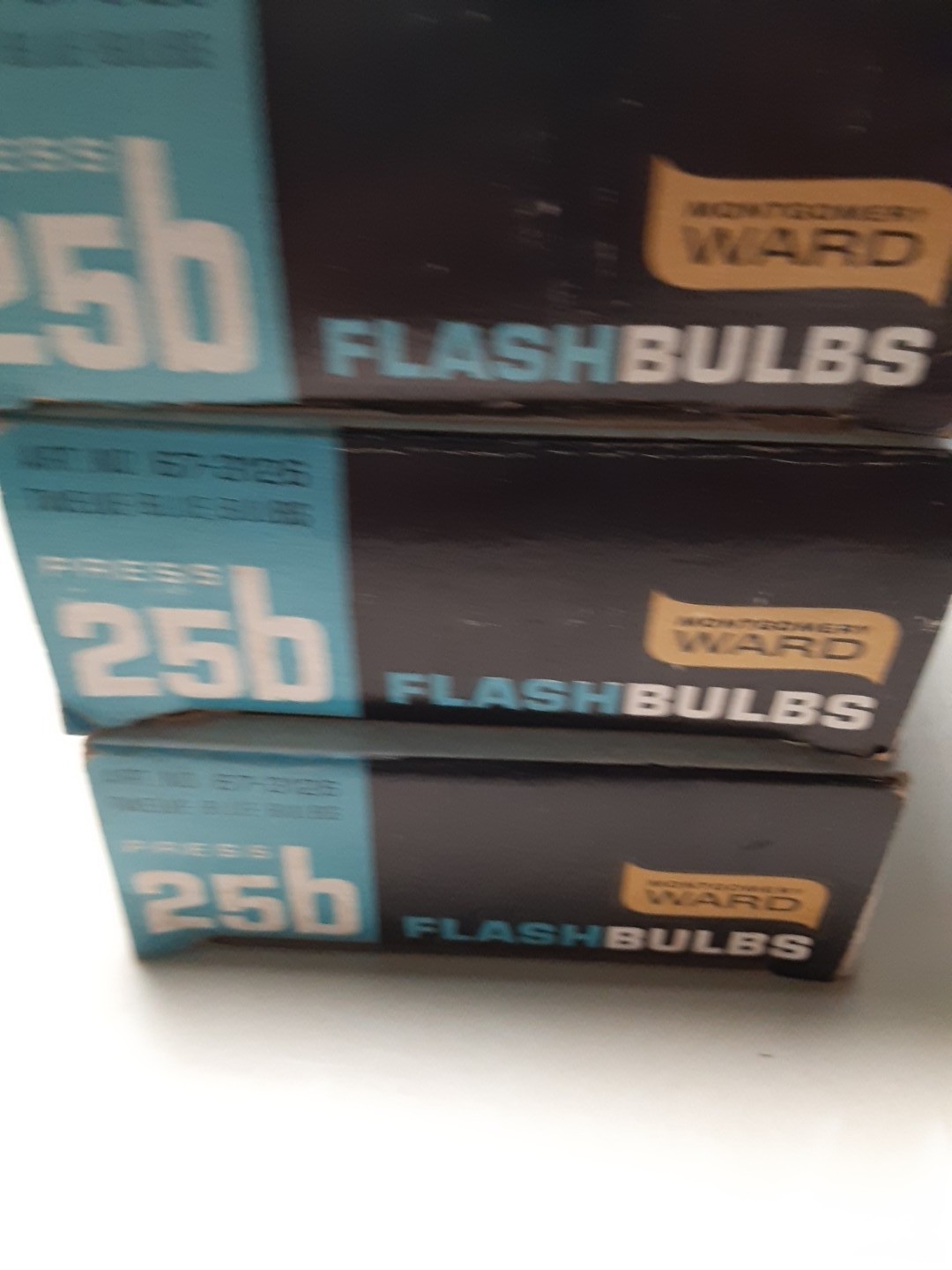 3 packs Vtg Montgomery Ward No. 67-3126 Press 25B blue flashbulbs 35 bulbs