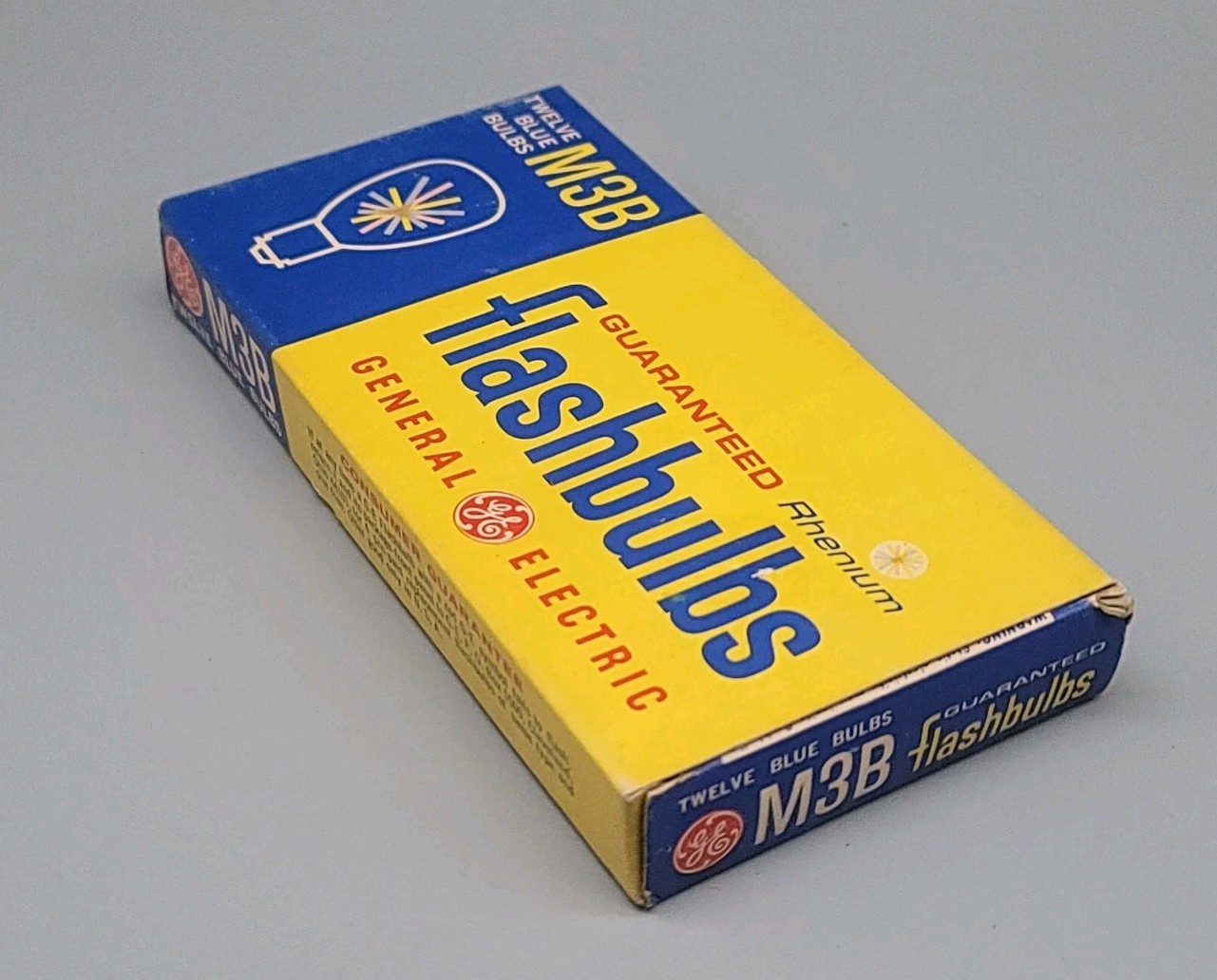 Vintage GE General Electric M3B Rhenium Flashbulbs Box of 12 NEW