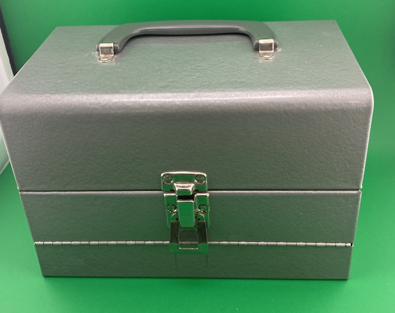 VTG Metal 8mm Film Reel Chest Box Storage Container 8.5”x6 3/4”x5.5”