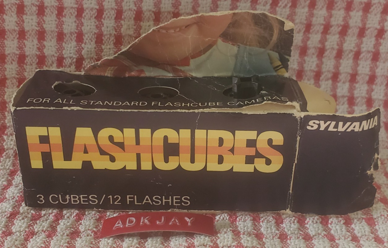 Sylvania ~Vintage ~ 1 Magicube & 2 Flashcubes for Camera ~ USA