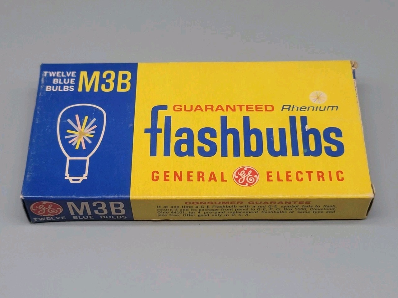 Vintage GE General Electric M3B Rhenium Flashbulbs Box of 12 NEW