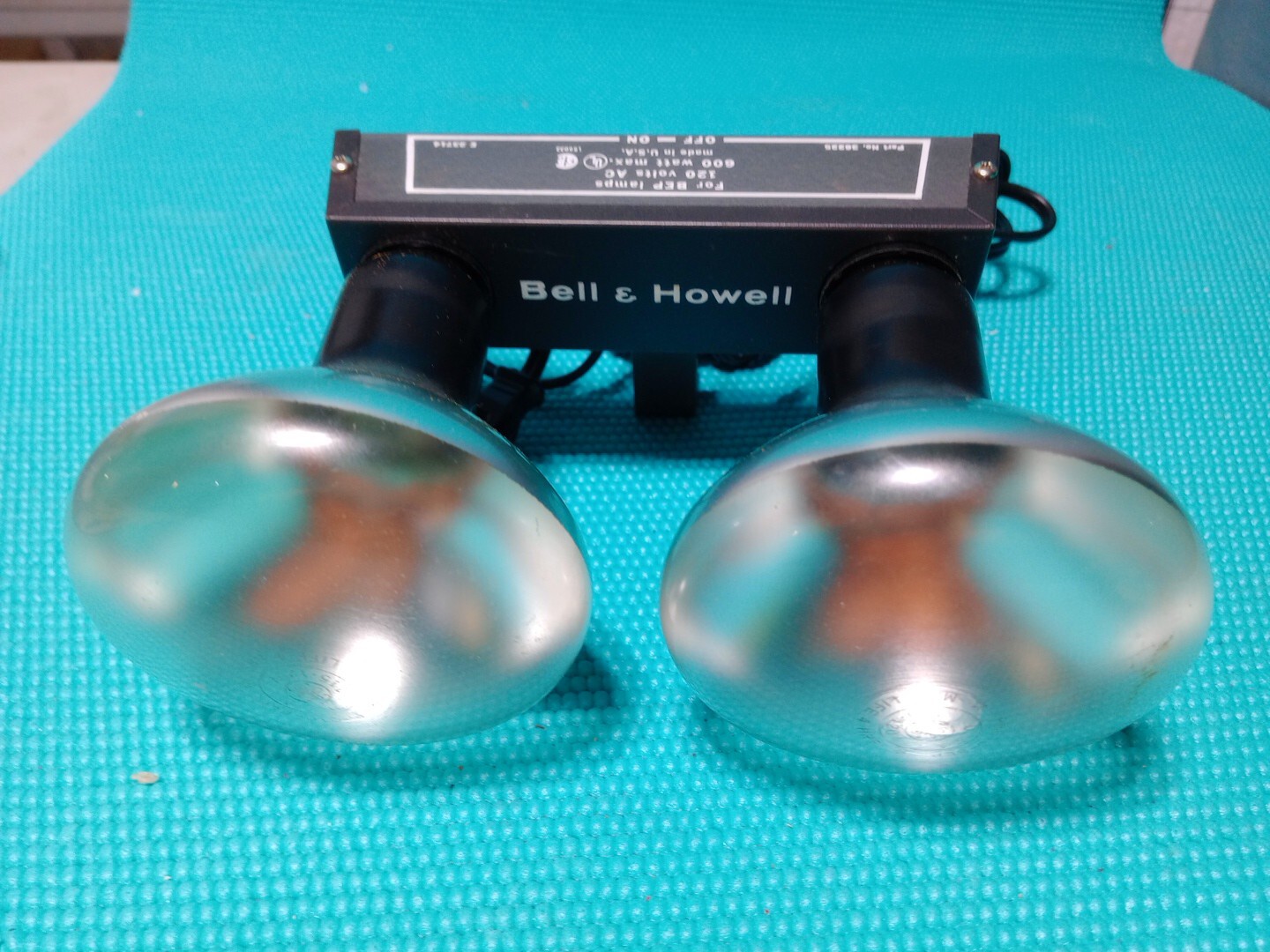 VTG Bell & Howell Flood Lamp Light Bar & Bulbs in Original Box Indoor Movies
