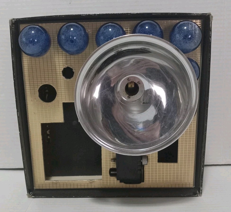 Vintage KODAK KODALITE 5-1/4″ Flasholder With 7 Bulbs & Original Box!