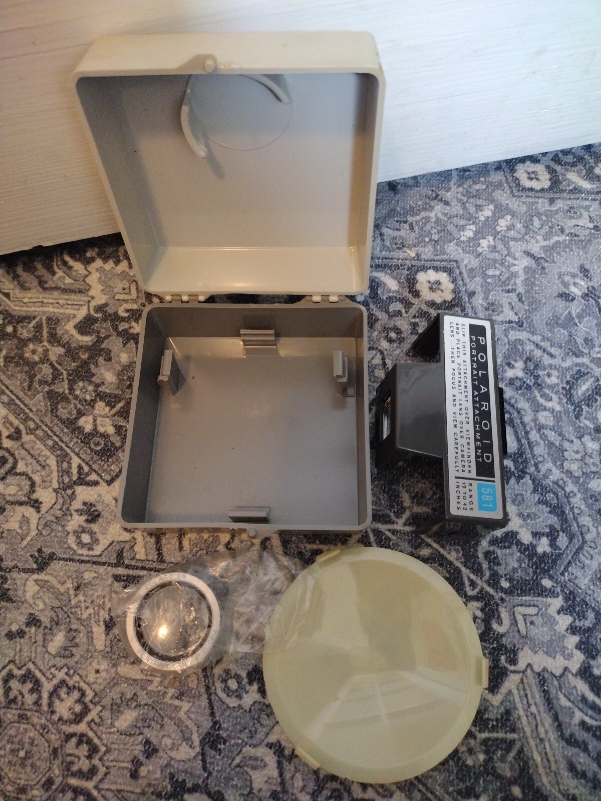 VINTAGE Gently Used Polaroid Portrait Kit – #581 With Case GREAT KIT Color Pack