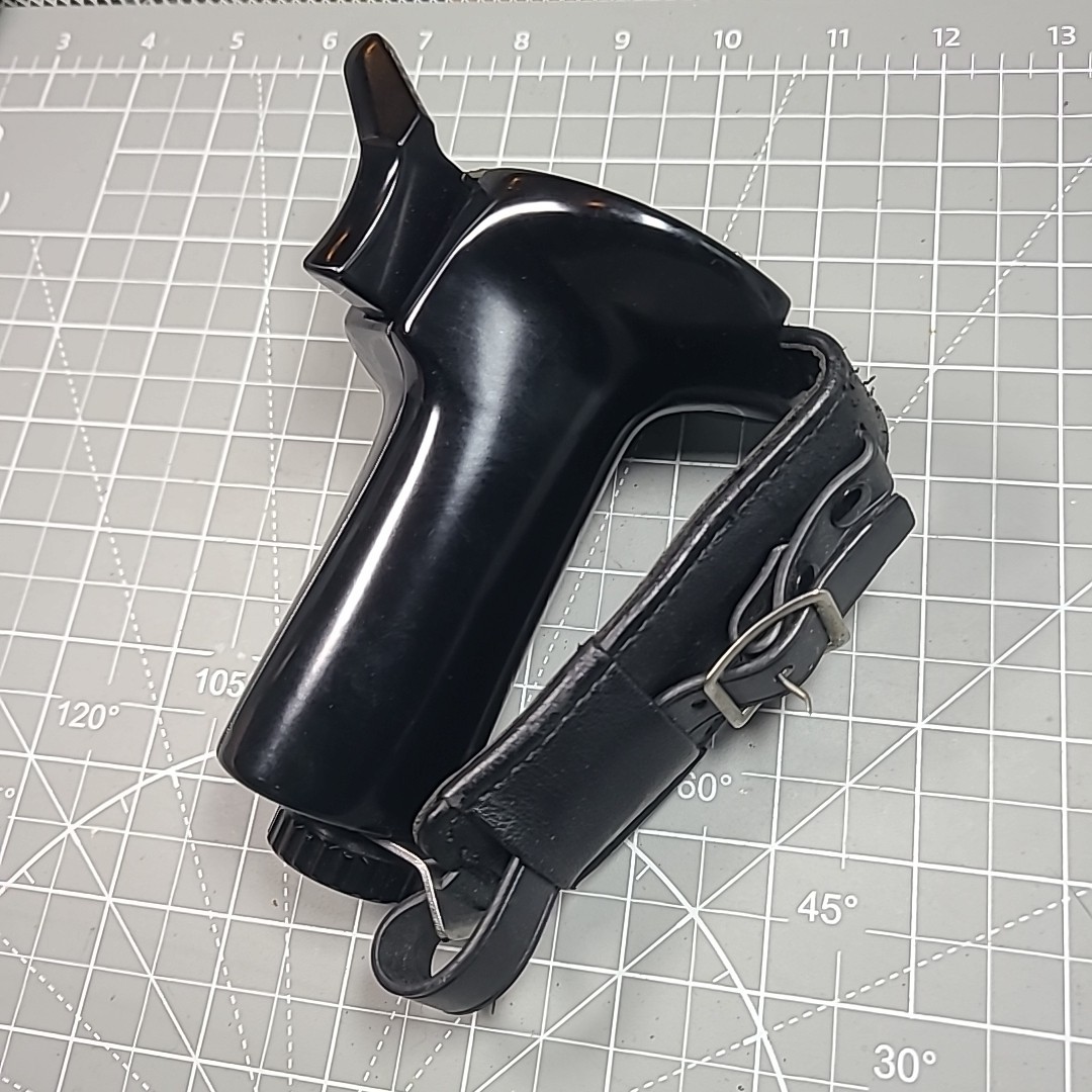 Mamiya M645 Pistol Grip In Good Condition