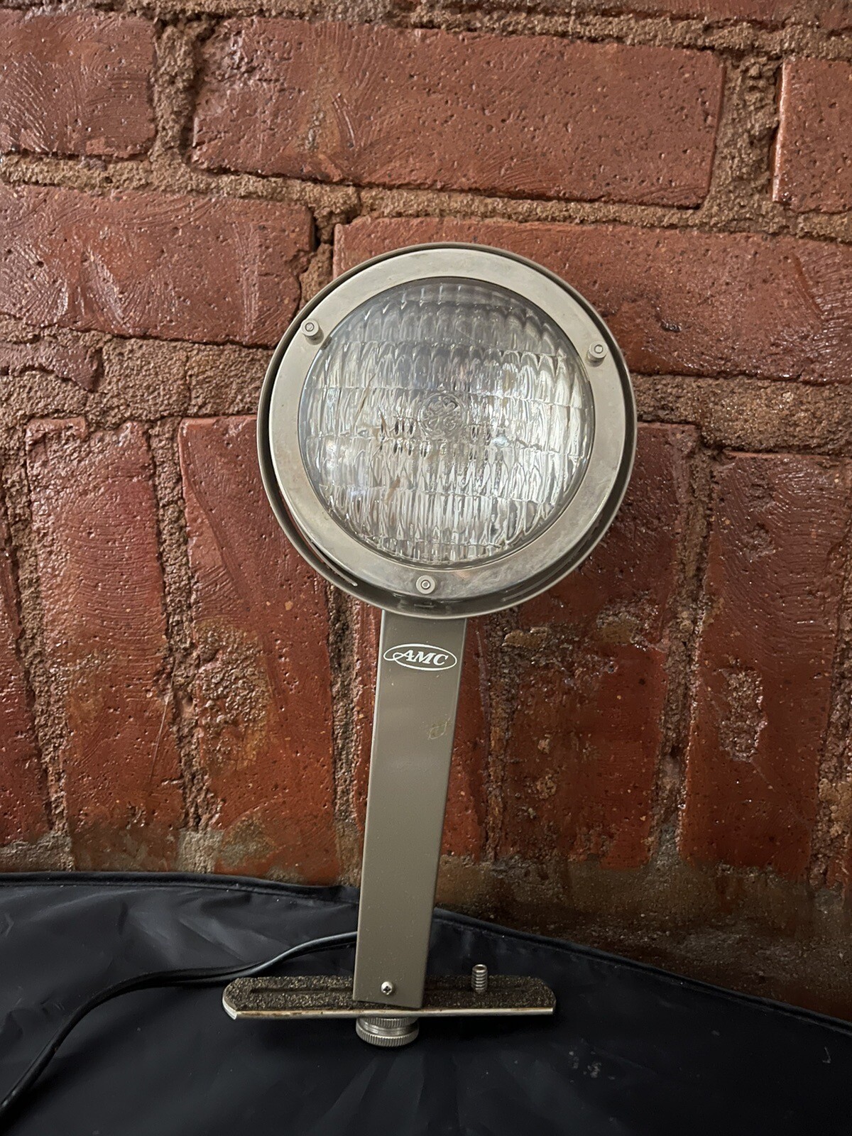 VINTAGE SPOTLIGHT PHOTOGRAPHY 650 WATT HAND HELD SPOTLIGHT AMC L9A 120 VOLT