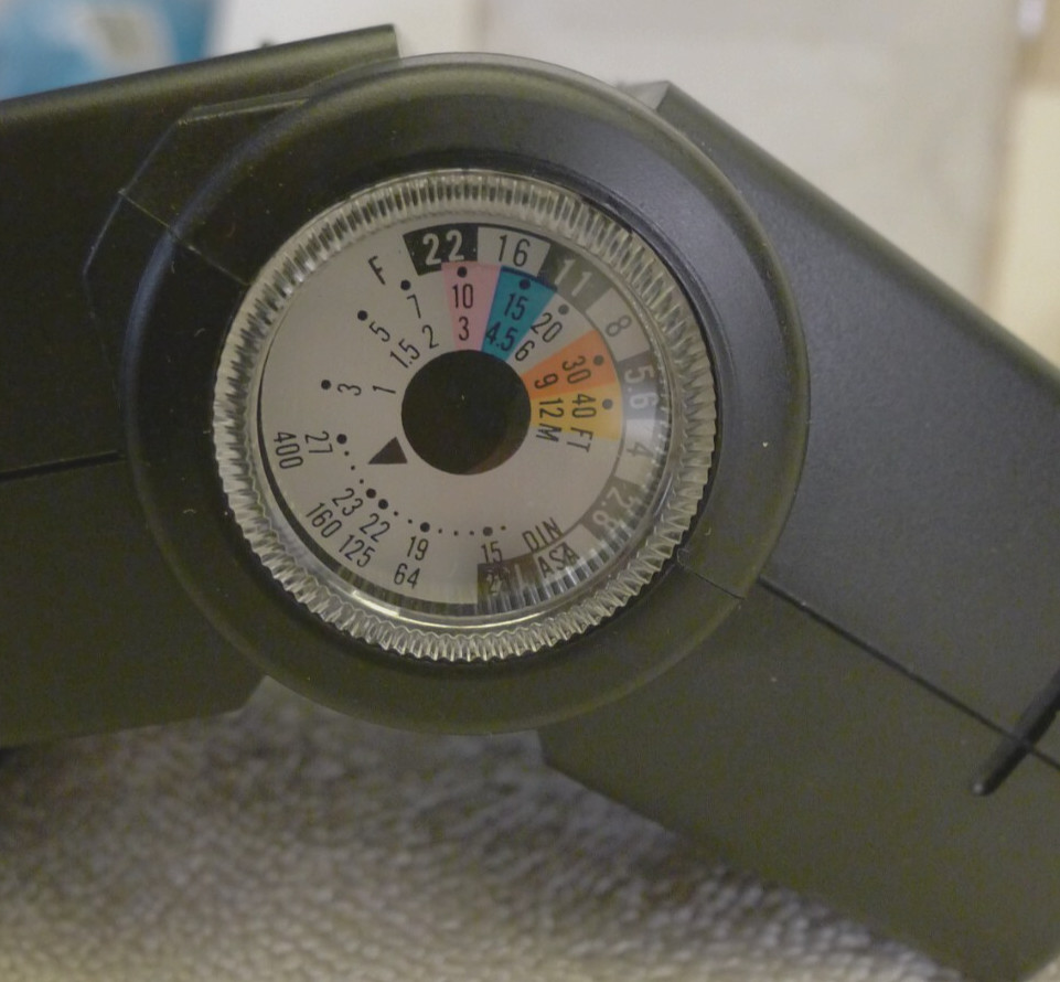 Vivitar 283 Auto Thyristor Electronic Shoe Mount Directional Flash – TESTED B
