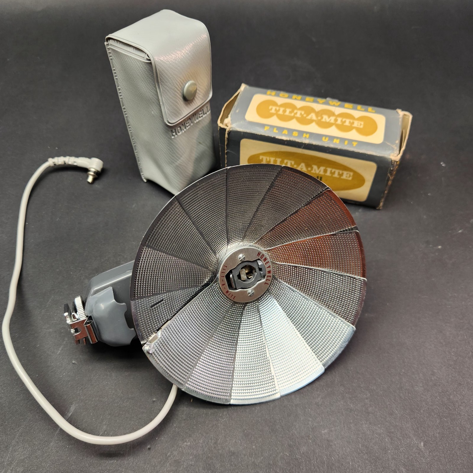 Vintage Honeywell Tilt-A-Mite Camera Flash Unit Made in Japan With Case & Box