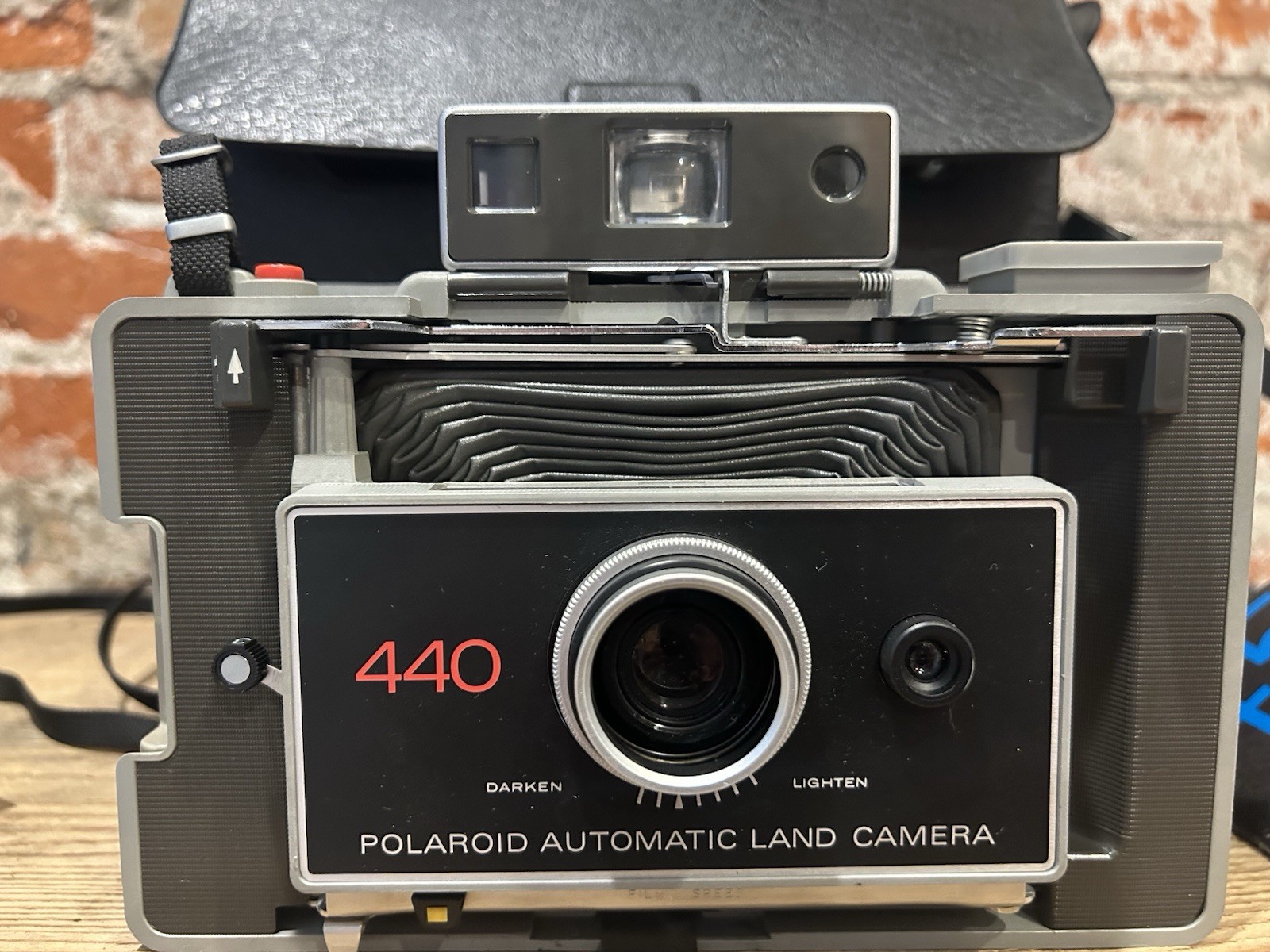 VTG Polaroid Automatic Land Camera 440 Manual Close Up Kit Carry Case Untested